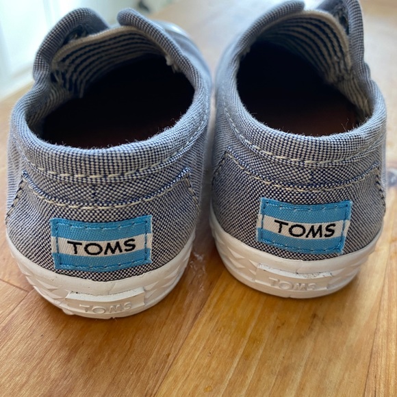 TOMS pull on toddler size 6 shoes gray black and white stripe T6 - Picture 2 of 5